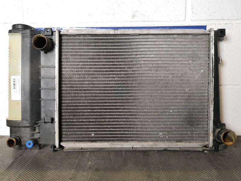 Recambio de radiador agua para bmw serie 3 berlina (e36) 1.6 316i referencia OEM IAM    Recambio de radiador agua para bmw serie 3 berlina (e36) 1.6 316i referencia OEM IAM
