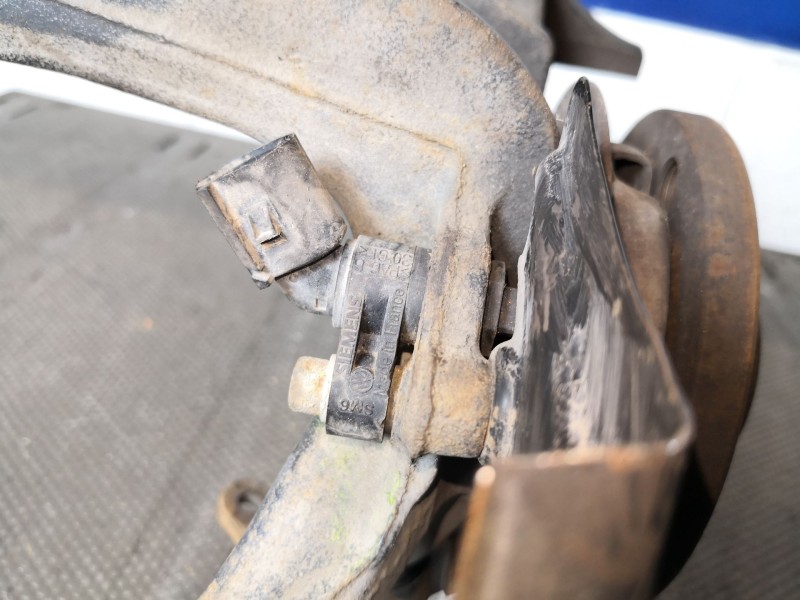Recambio de mangueta delantera derecha para volkswagen golf 1.9 tdi conceptline referencia OEM IAM   