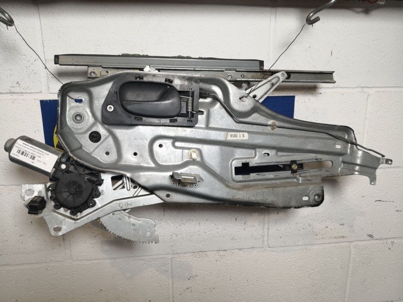 Recambio de elevalunas delantero derecho para renault laguna (b56) 1.9 dci diesel cat referencia OEM IAM    Recambio de elevalunas delantero derecho para renault laguna (b56) 1.9 dci diesel cat referencia OEM IAM