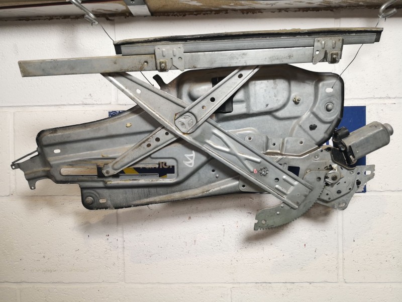 Recambio de elevalunas delantero derecho para renault laguna (b56) 1.9 dci diesel cat referencia OEM IAM    Recambio de elevalunas delantero derecho para renault laguna (b56) 1.9 dci diesel cat referencia OEM IAM