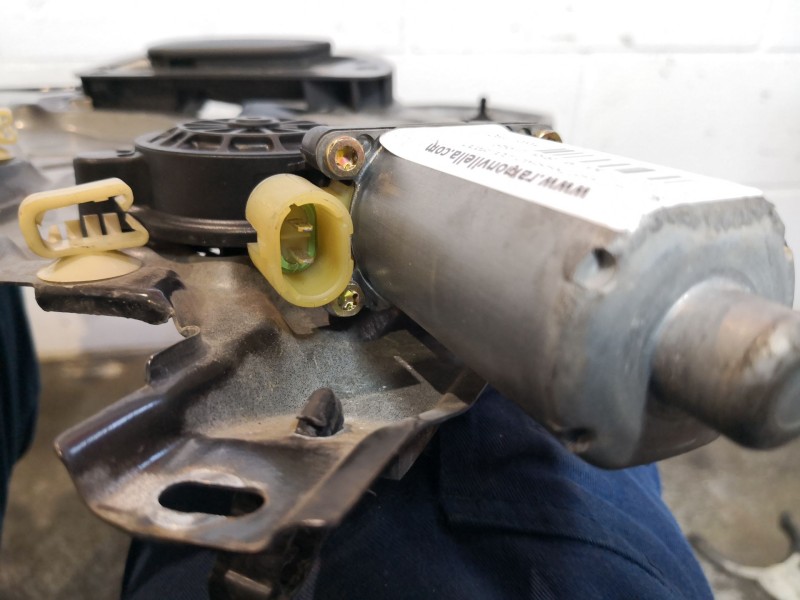 Recambio de elevalunas trasero izquierdo para renault laguna (b56) 1.9 dci diesel cat referencia OEM IAM    Recambio de elevalunas trasero izquierdo para renault laguna (b56) 1.9 dci diesel cat referencia OEM IAM