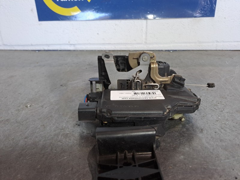 Recambio de cerradura puerta delantera derecha para volkswagen golf 1.9 tdi conceptline referencia OEM IAM   