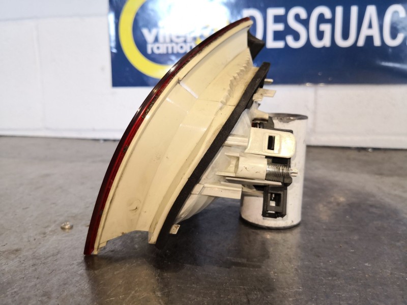 Recambio de piloto porton izquierdo para audi a4 berlina (8e) 2.0 tdi referencia OEM IAM    Recambio de piloto porton izquierdo para audi a4 berlina (8e) 2.0 tdi referencia OEM IAM