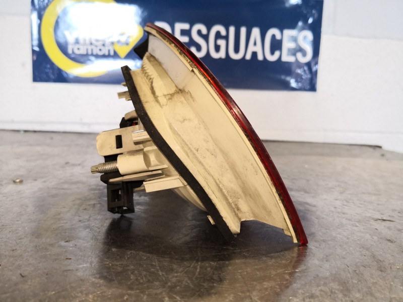 Recambio de piloto porton derecho para audi a4 berlina (8e) 2.0 tdi referencia OEM IAM    Recambio de piloto porton derecho para audi a4 berlina (8e) 2.0 tdi referencia OEM IAM