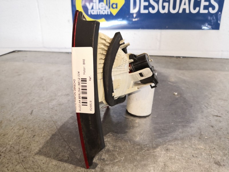 Recambio de piloto porton derecho para audi a4 berlina (8e) 2.0 tdi referencia OEM IAM    Recambio de piloto porton derecho para audi a4 berlina (8e) 2.0 tdi referencia OEM IAM