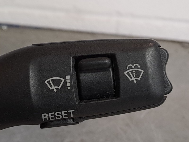 Recambio de mando intermitentes para audi a4 berlina (8e) 1.8 20v turbo referencia OEM IAM    Recambio de mando intermitentes para audi a4 berlina (8e) 1.8 20v turbo referencia OEM IAM