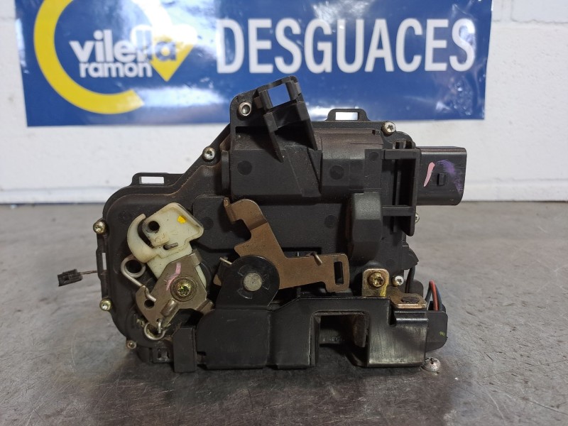 Recambio de cerradura puerta delantera izquierda para volkswagen new beetle 2.0 referencia OEM IAM   