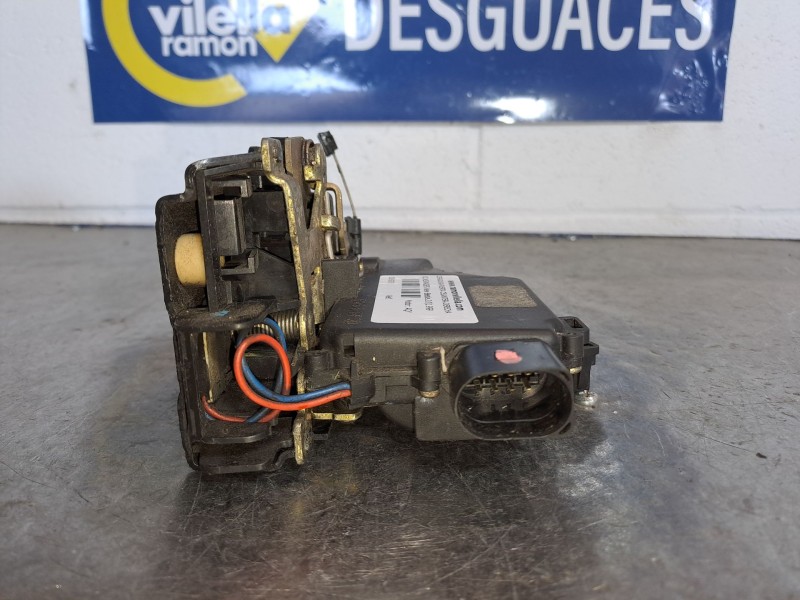 Recambio de cerradura puerta delantera derecha para volkswagen new beetle 2.0 referencia OEM IAM   