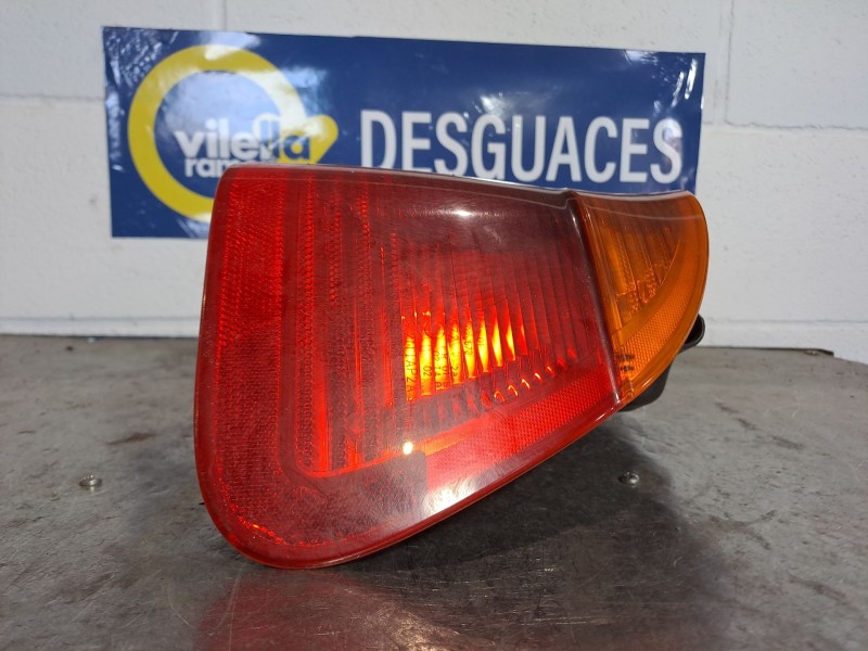 Recambio de piloto trasero derecho para bmw serie 3 berlina (e46) referencia OEM IAM    Recambio de piloto trasero derecho para bmw serie 3 berlina (e46) referencia OEM IAM