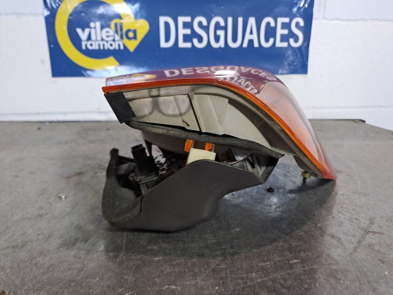 Recambio de piloto trasero izquierdo para bmw serie 3 berlina (e46) referencia OEM IAM    Recambio de piloto trasero izquierdo para bmw serie 3 berlina (e46) referencia OEM IAM