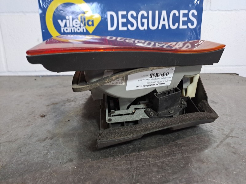 Recambio de piloto trasero izquierdo para bmw serie 3 berlina (e46) referencia OEM IAM    Recambio de piloto trasero izquierdo para bmw serie 3 berlina (e46) referencia OEM IAM