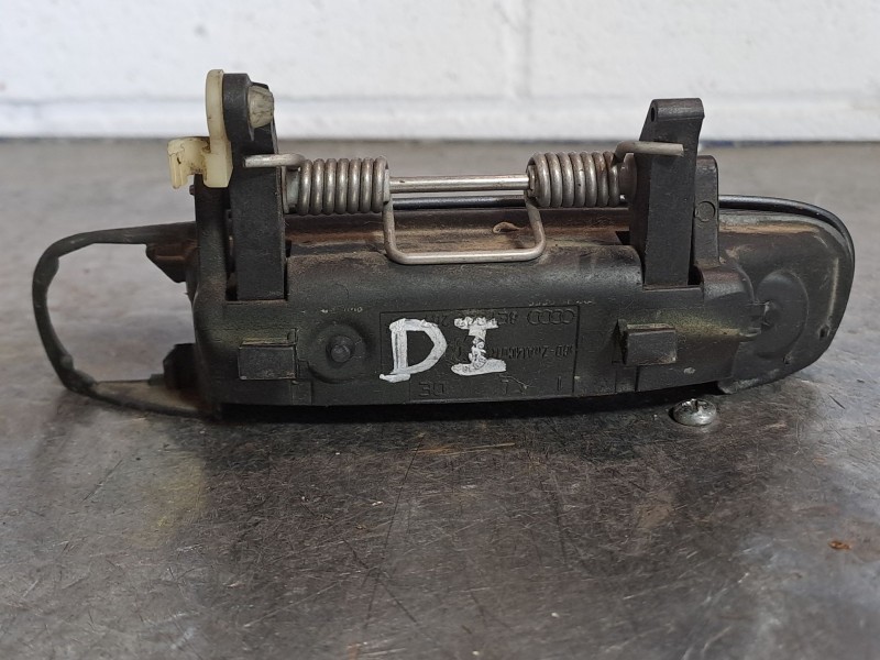 Recambio de maneta exterior delantera izquierda para audi a4 berlina (8e) 1.9 tdi referencia OEM IAM    Recambio de maneta exterior delantera izquierda para audi a4 berlina (8e) 1.9 tdi referencia OEM IAM