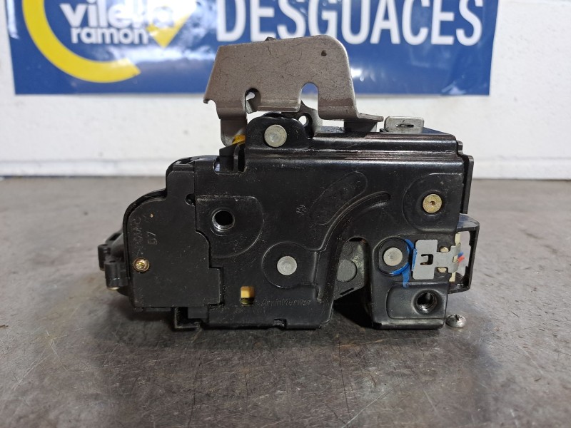 Recambio de cerradura puerta delantera derecha para audi a4 berlina (8e) 1.9 tdi referencia OEM IAM    Recambio de cerradura puerta delantera derecha para audi a4 berlina (8e) 1.9 tdi referencia OEM IAM