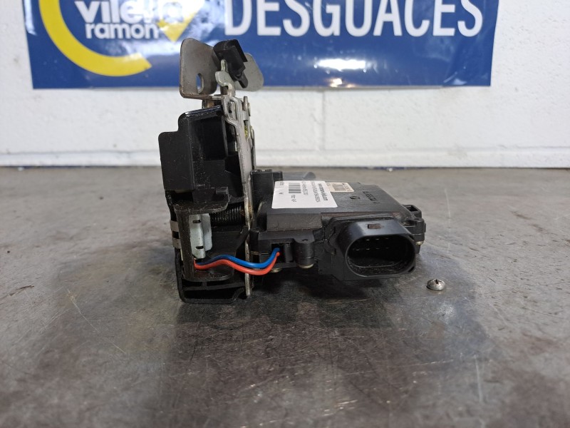 Recambio de cerradura puerta delantera derecha para audi a4 berlina (8e) 1.9 tdi referencia OEM IAM    Recambio de cerradura puerta delantera derecha para audi a4 berlina (8e) 1.9 tdi referencia OEM IAM