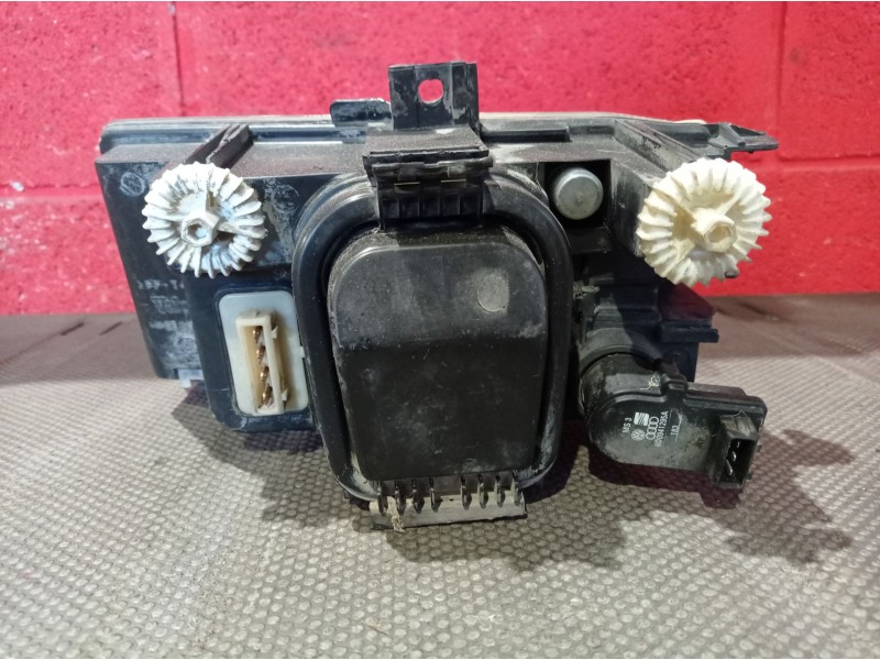 Recambio de faro derecho para seat cordoba berlina (6k2) 1.6 | 0.93 - ... 1.6 | 0.93 - ... referencia OEM IAM   