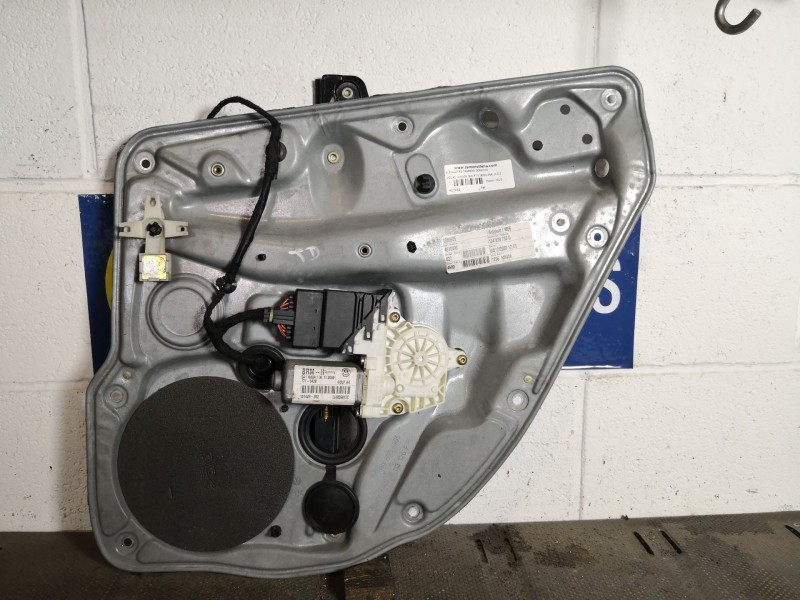 Recambio de elevalunas trasero derecho para volkswagen golf iv berlina (1j1) básico | 05.99 - ... referencia OEM IAM    Recambio de elevalunas trasero derecho para volkswagen golf iv berlina (1j1) básico | 05.99 - ... referencia OEM IAM