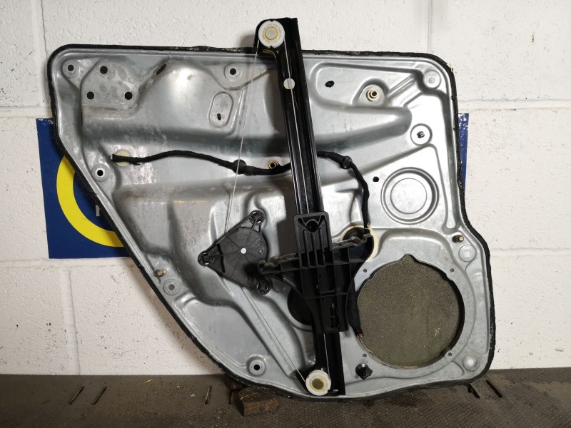 Recambio de elevalunas trasero derecho para volkswagen golf iv berlina (1j1) básico | 05.99 - ... referencia OEM IAM    Recambio de elevalunas trasero derecho para volkswagen golf iv berlina (1j1) básico | 05.99 - ... referencia OEM IAM