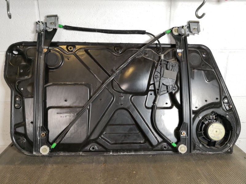 Recambio de elevalunas delantero derecho para volkswagen new beetle 2.0 referencia OEM IAM 1C0837756LL  