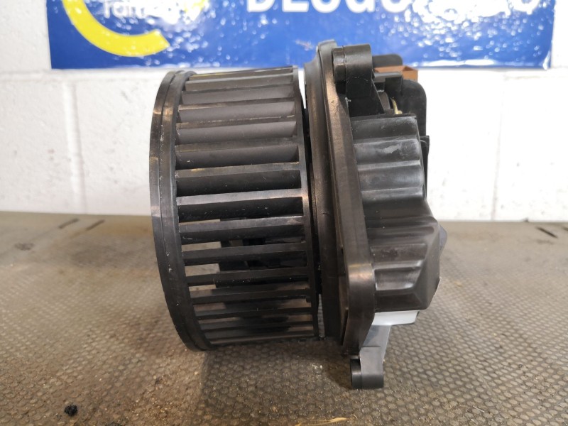 Recambio de motor calefaccion para audi a4 berlina (8e) referencia OEM IAM 8E1820021B   Recambio de motor calefaccion para audi a4 berlina (8e) referencia OEM IAM 8E1820021B