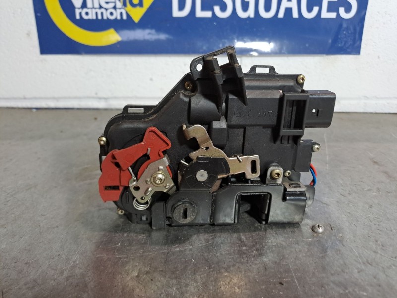 Recambio de cerradura puerta trasera izquierda para audi a4 berlina (8e) referencia OEM IAM    Recambio de cerradura puerta trasera izquierda para audi a4 berlina (8e) referencia OEM IAM