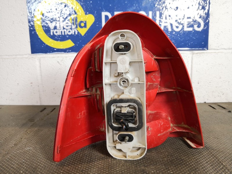 Recambio de piloto trasero derecho para renault twingo 1.2 referencia OEM IAM   