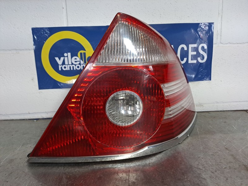 Recambio de piloto trasero derecho para ford mondeo referencia OEM IAM   