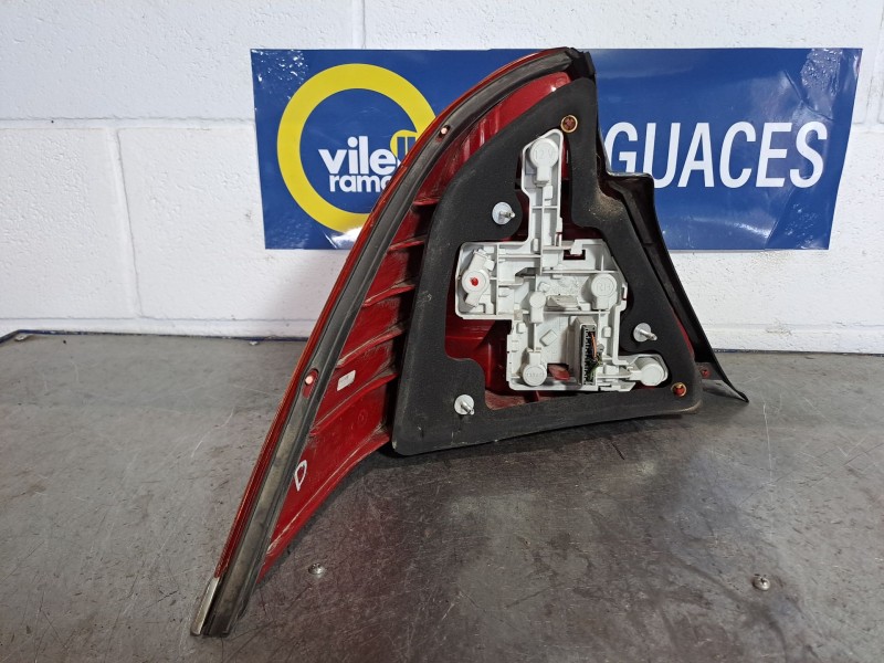 Recambio de piloto trasero derecho para ford mondeo referencia OEM IAM   