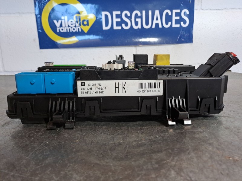 Recambio de caja reles fusibles para opel astra h berlina referencia OEM IAM 13206762 5DK00866932 