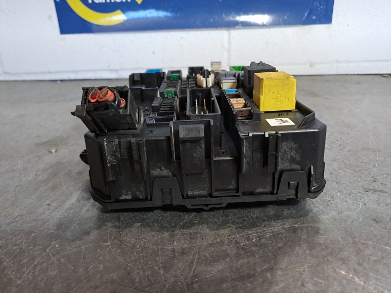 Recambio de caja reles fusibles para opel astra h berlina referencia OEM IAM 13206762 5DK00866932 
