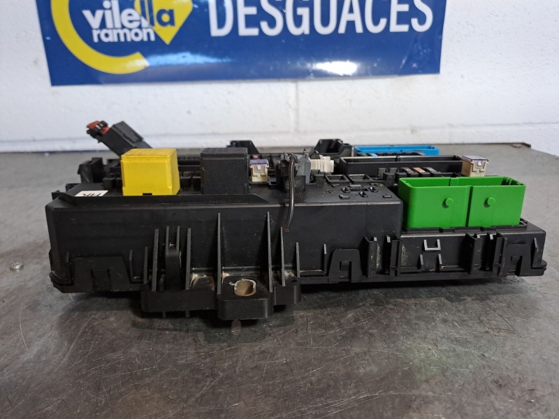 Recambio de caja reles fusibles para opel astra h berlina referencia OEM IAM 13206762 5DK00866932 