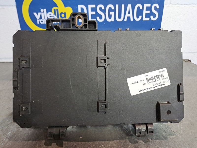 Recambio de caja reles fusibles para opel astra h berlina referencia OEM IAM 13206762 5DK00866932 