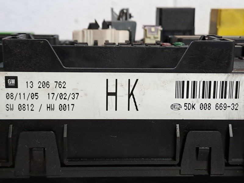 Recambio de caja reles fusibles para opel astra h berlina referencia OEM IAM 13206762 5DK00866932 