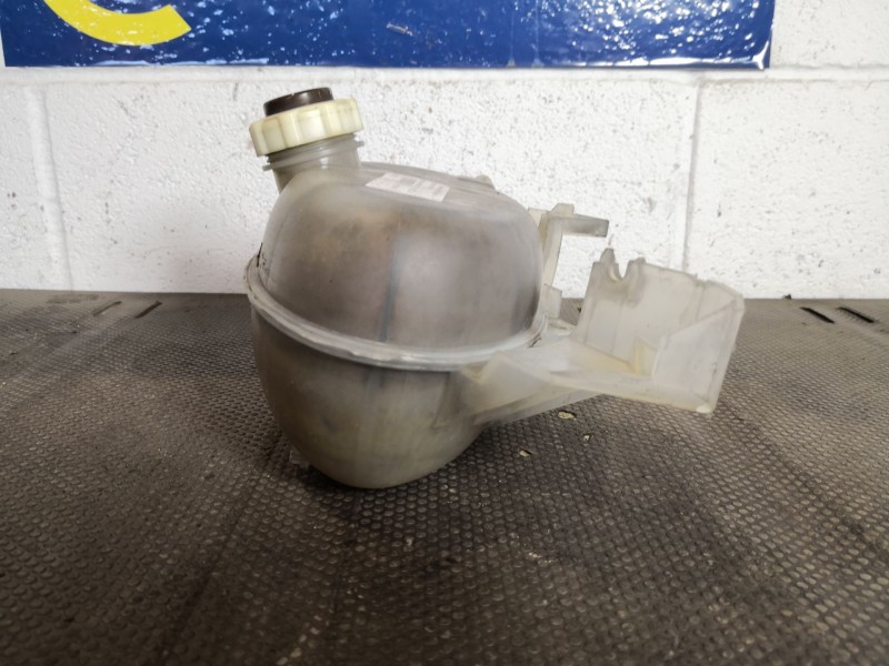 Recambio de deposito expansion para nissan interstar 2.5dci 100 basic l1h1 2.800 referencia OEM IAM   