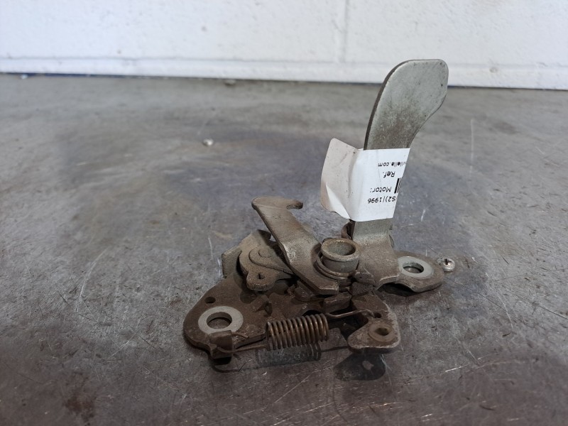 Recambio de cerradura capot para peugeot 406 berlina (s1/s2) 2.0 referencia OEM IAM    Recambio de cerradura capot para peugeot 406 berlina (s1/s2) 2.0 referencia OEM IAM