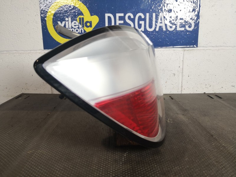 Recambio de piloto trasero izquierdo para opel astra h berlina referencia OEM IAM   