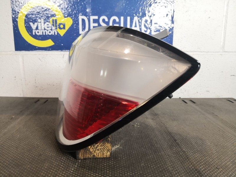 Recambio de piloto trasero derecho para opel astra h berlina referencia OEM IAM   