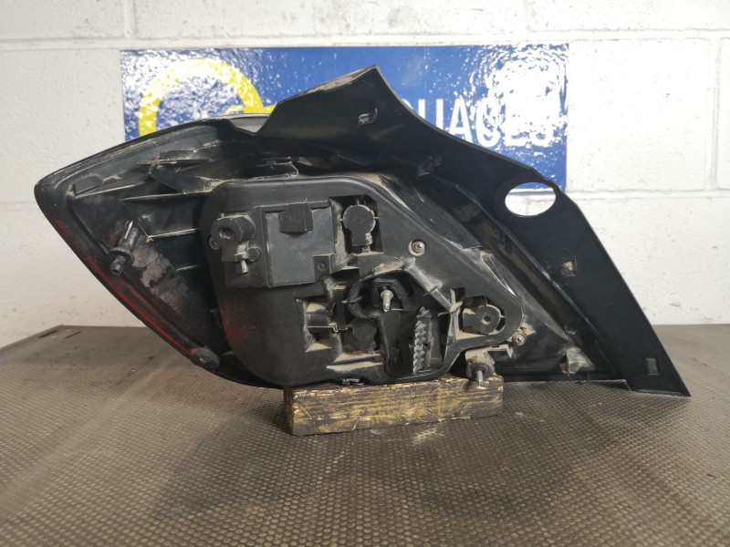 Recambio de piloto trasero derecho para opel astra h berlina referencia OEM IAM   