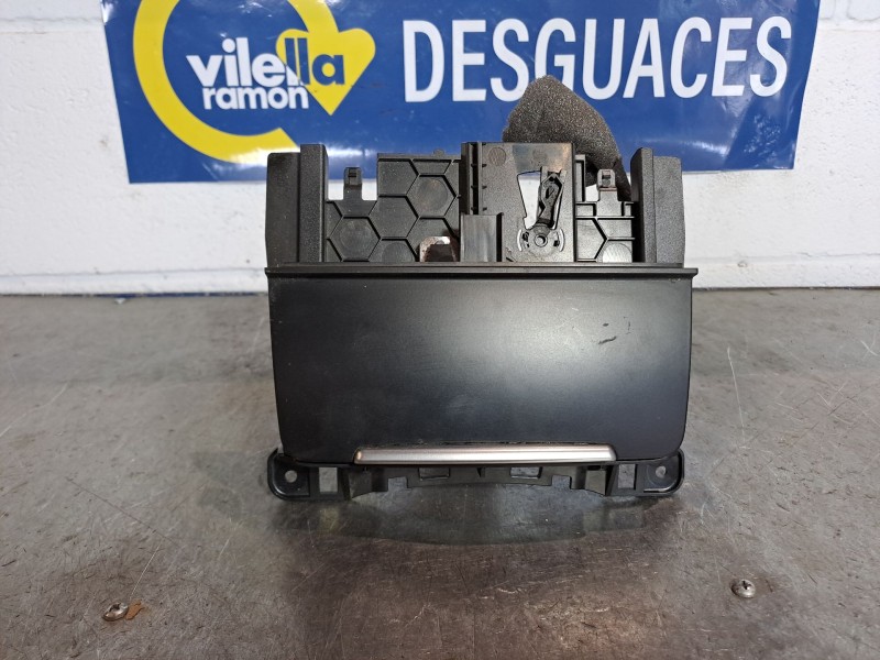 Recambio de cenicero para audi a5 2.0 tfsi 211 referencia OEM IAM 8K0857951 8K0857965 
