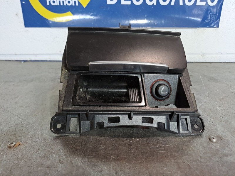 Recambio de cenicero para audi a5 2.0 tfsi 211 referencia OEM IAM 8K0857951 8K0857965 
