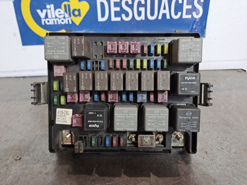 Recambio de caja reles fusibles para ssangyong rodius 330 mh td referencia OEM IAM A105DSL   Recambio de caja reles fusibles para ssangyong rodius 330 mh td referencia OEM IAM A105DSL