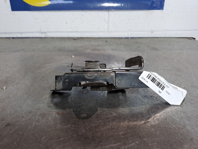 Recambio de cerradura capot para ssangyong rodius 330 mh td referencia OEM IAM    Recambio de cerradura capot para ssangyong rodius 330 mh td referencia OEM IAM