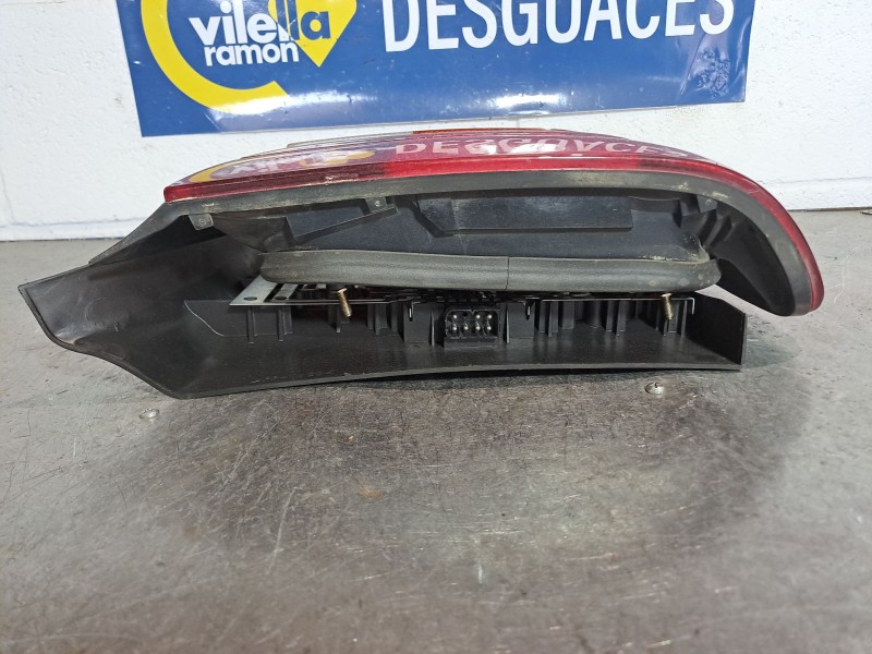 Recambio de piloto trasero derecho para bmw serie 3 compacto (e36) 1.6 cat referencia OEM IAM    Recambio de piloto trasero derecho para bmw serie 3 compacto (e36) 1.6 cat referencia OEM IAM