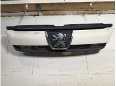 Recambio de rejilla delantera para peugeot boxer autobús (230p) 2.8 hdi referencia OEM IAM   