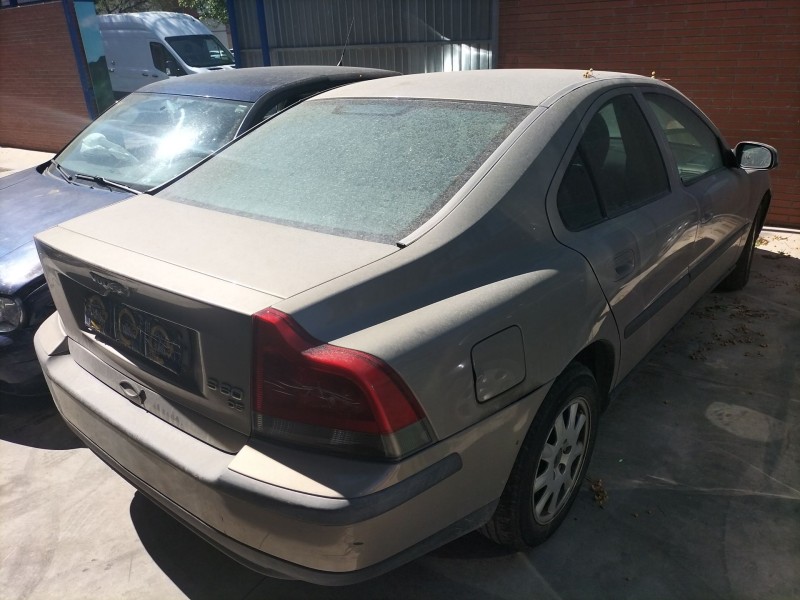 volvo s60 berlina del año 2002