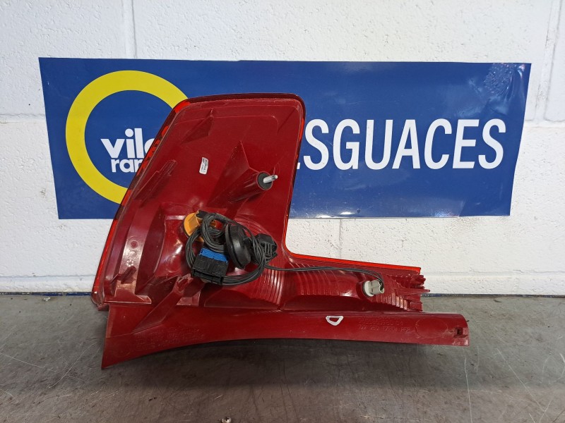 Recambio de piloto trasero derecho para citroen c4 berlina 1.6 16v hdi fap referencia OEM IAM   