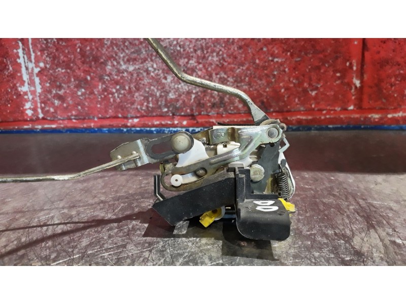 Recambio de cerra. puer. delantero derecha para hyundai accent referencia OEM IAM    Recambio de cerra. puer. delantero derecha para hyundai accent referencia OEM IAM