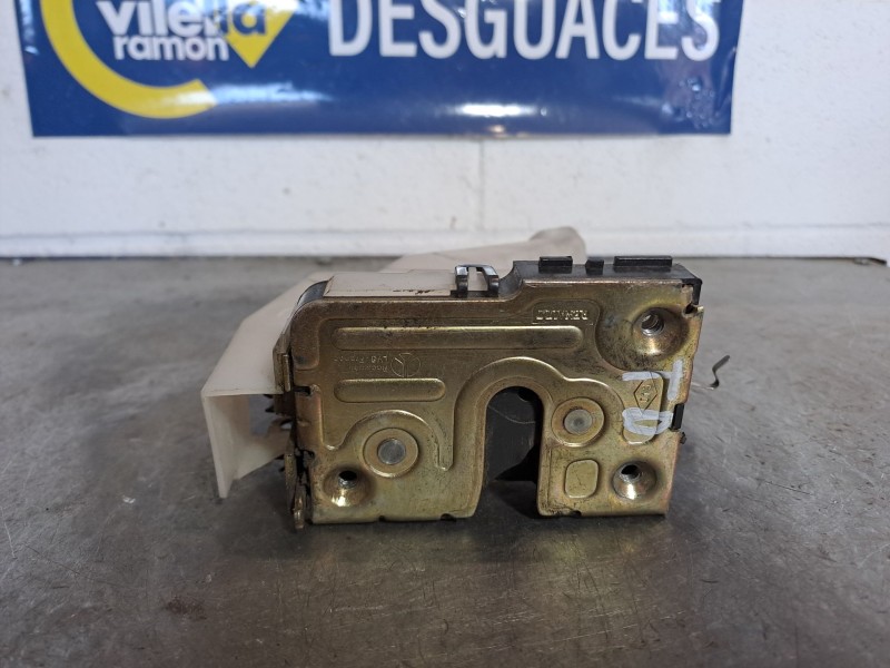 Recambio de cerradura puerta trasera derecha para renault megane classic rn 1.6e referencia OEM IAM    Recambio de cerradura puerta trasera derecha para renault megane classic rn 1.6e referencia OEM IAM