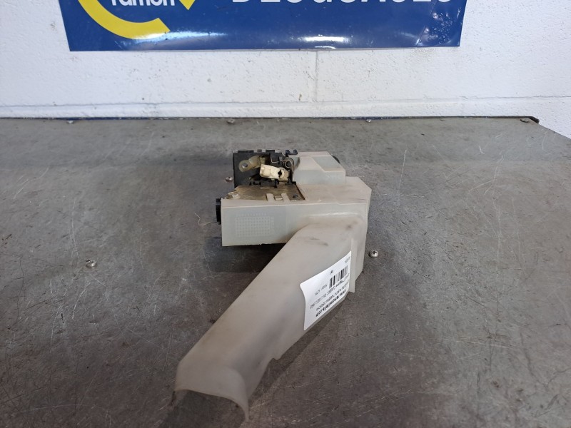 Recambio de cerradura puerta trasera derecha para renault megane classic rn 1.6e referencia OEM IAM    Recambio de cerradura puerta trasera derecha para renault megane classic rn 1.6e referencia OEM IAM