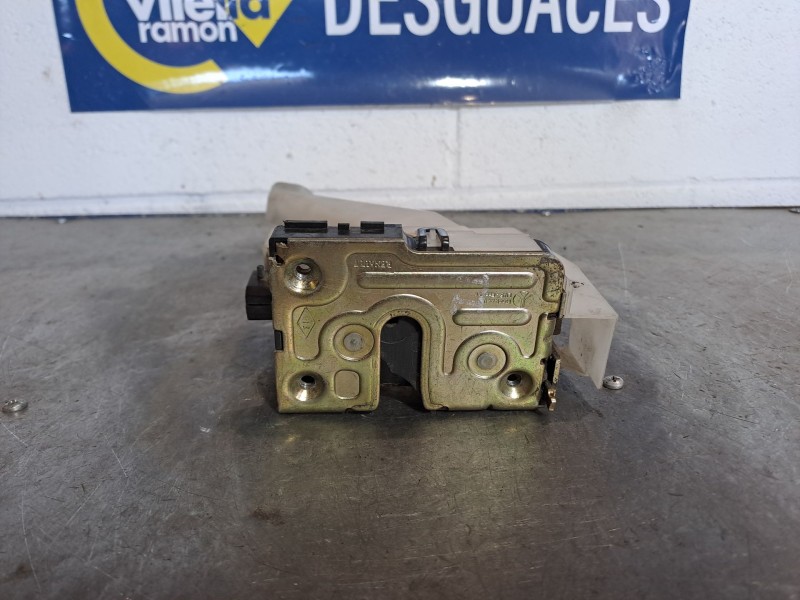 Recambio de cerradura puerta trasera izquierda para renault megane classic rn 1.6e referencia OEM IAM    Recambio de cerradura puerta trasera izquierda para renault megane classic rn 1.6e referencia OEM IAM