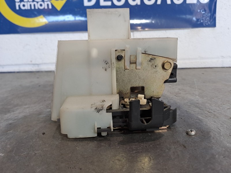 Recambio de cerradura puerta delantera derecha para renault megane classic rn 1.6e referencia OEM IAM    Recambio de cerradura puerta delantera derecha para renault megane classic rn 1.6e referencia OEM IAM